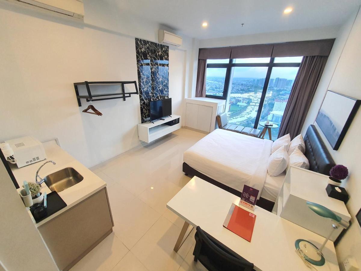 The Bridge Club Hotel Phnom-Penh Buitenkant foto