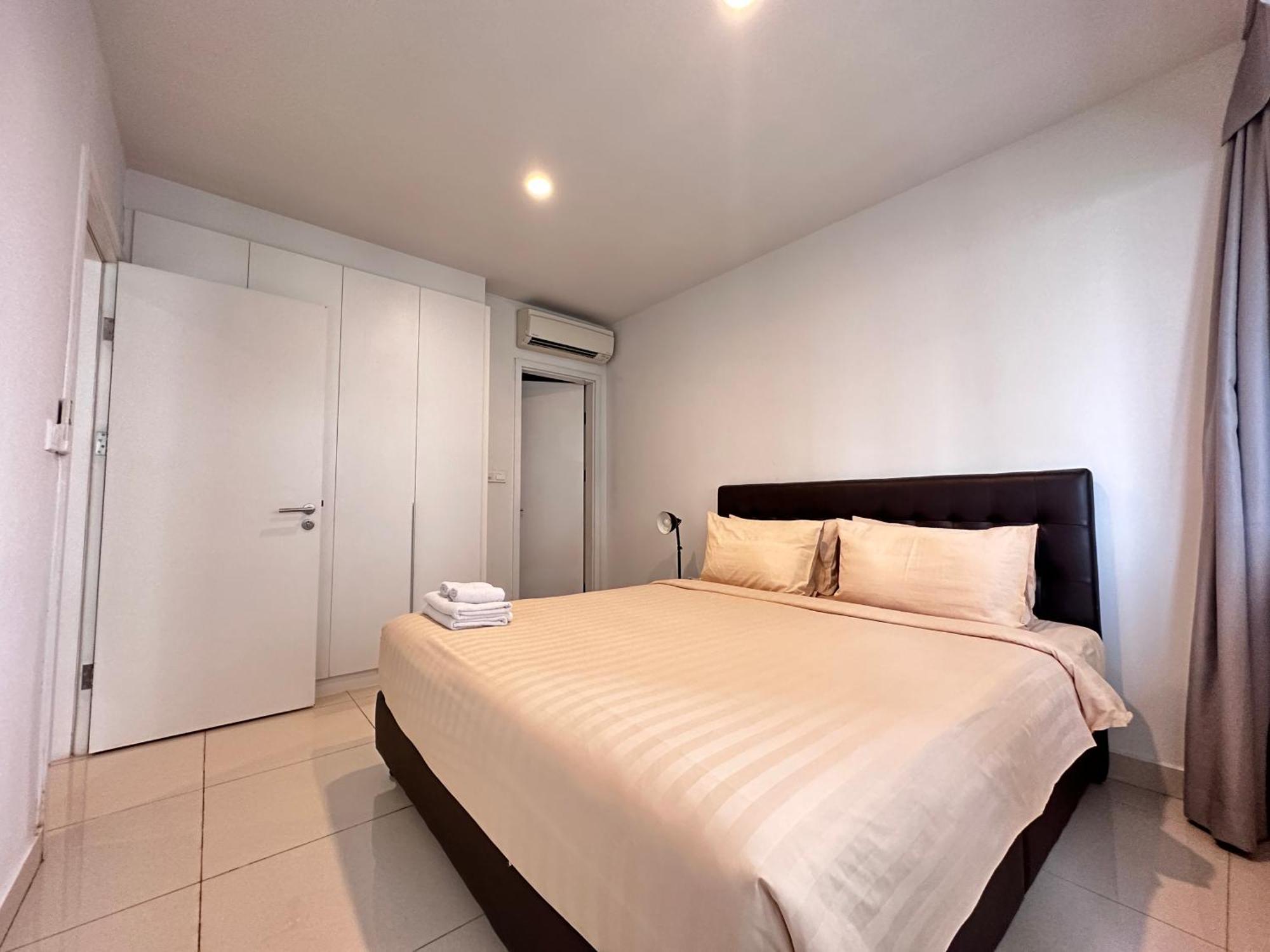 The Bridge Club Hotel Phnom-Penh Buitenkant foto