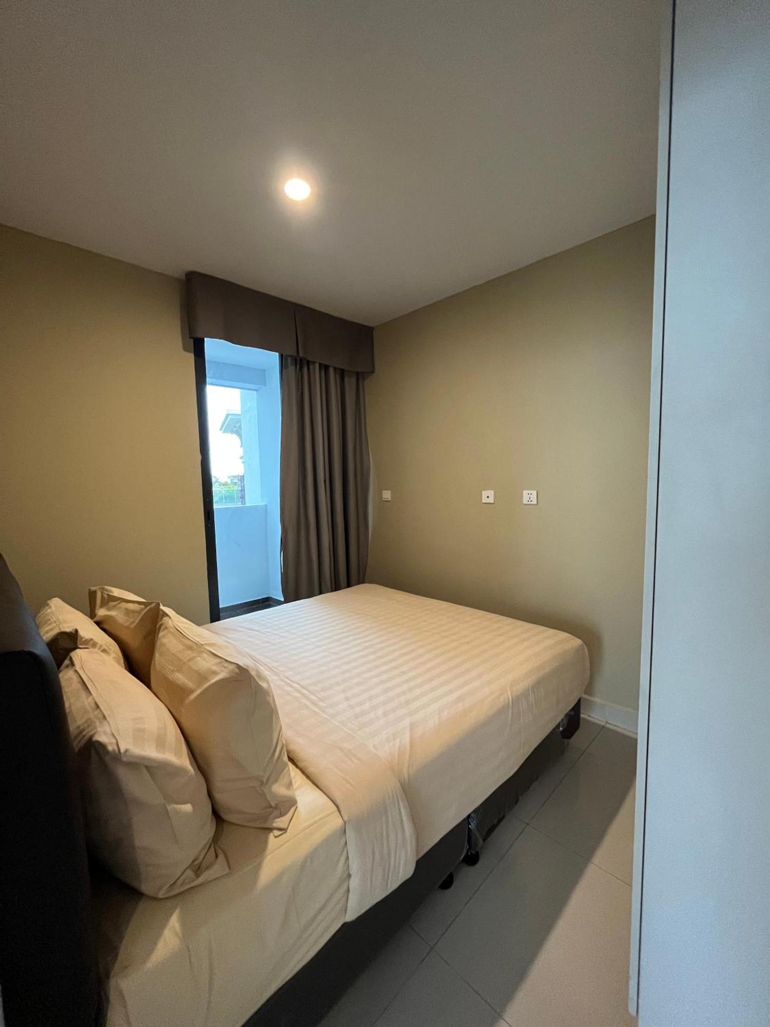 The Bridge Club Hotel Phnom-Penh Buitenkant foto