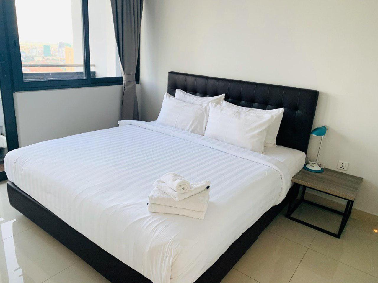 The Bridge Club Hotel Phnom-Penh Buitenkant foto