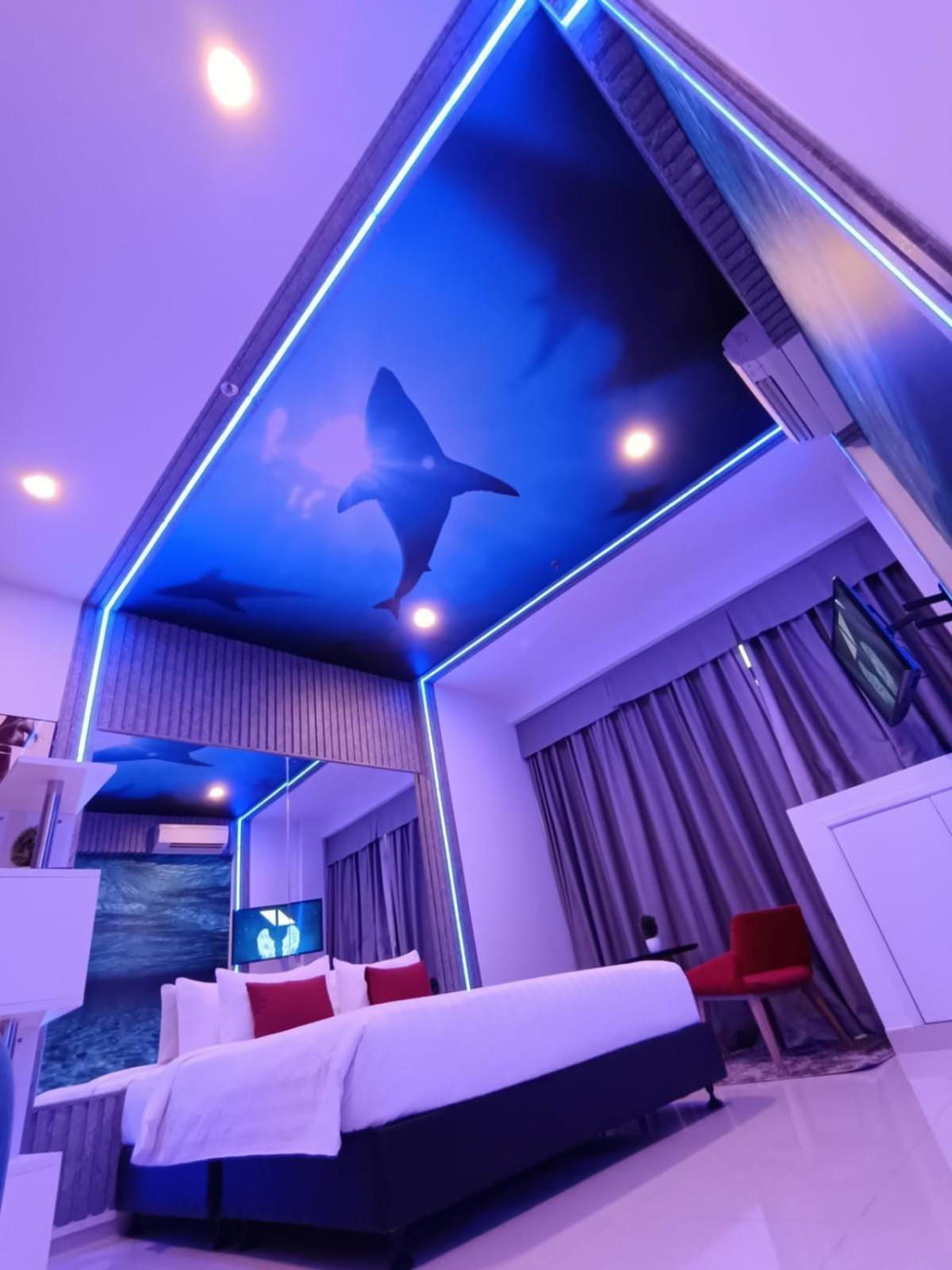 The Bridge Club Hotel Phnom-Penh Buitenkant foto