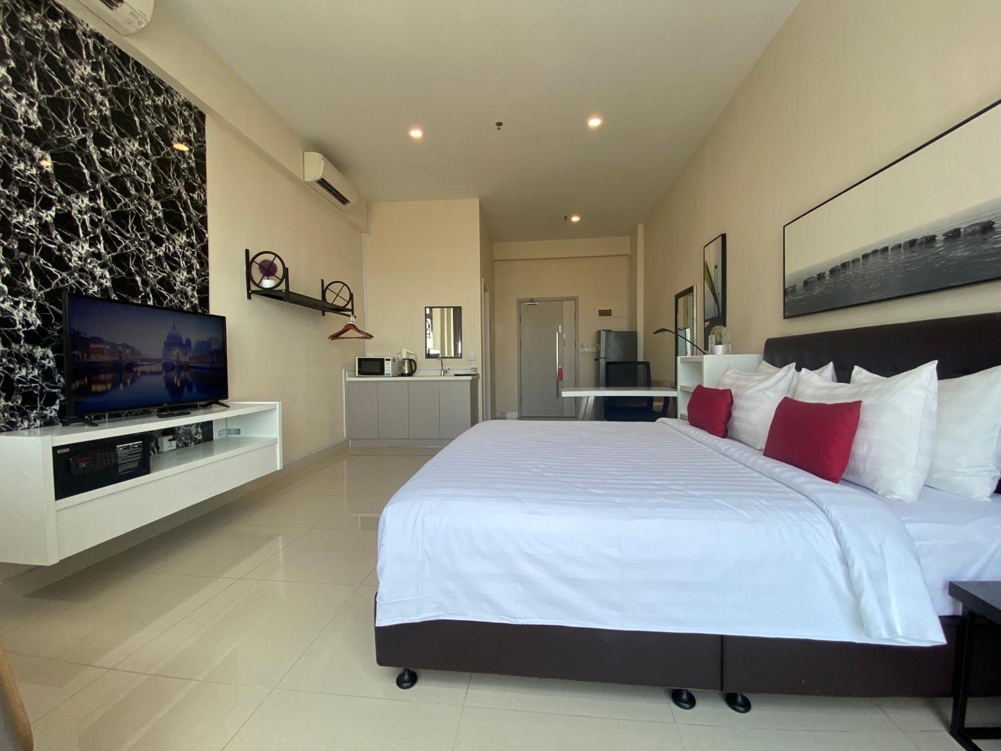 The Bridge Club Hotel Phnom-Penh Buitenkant foto