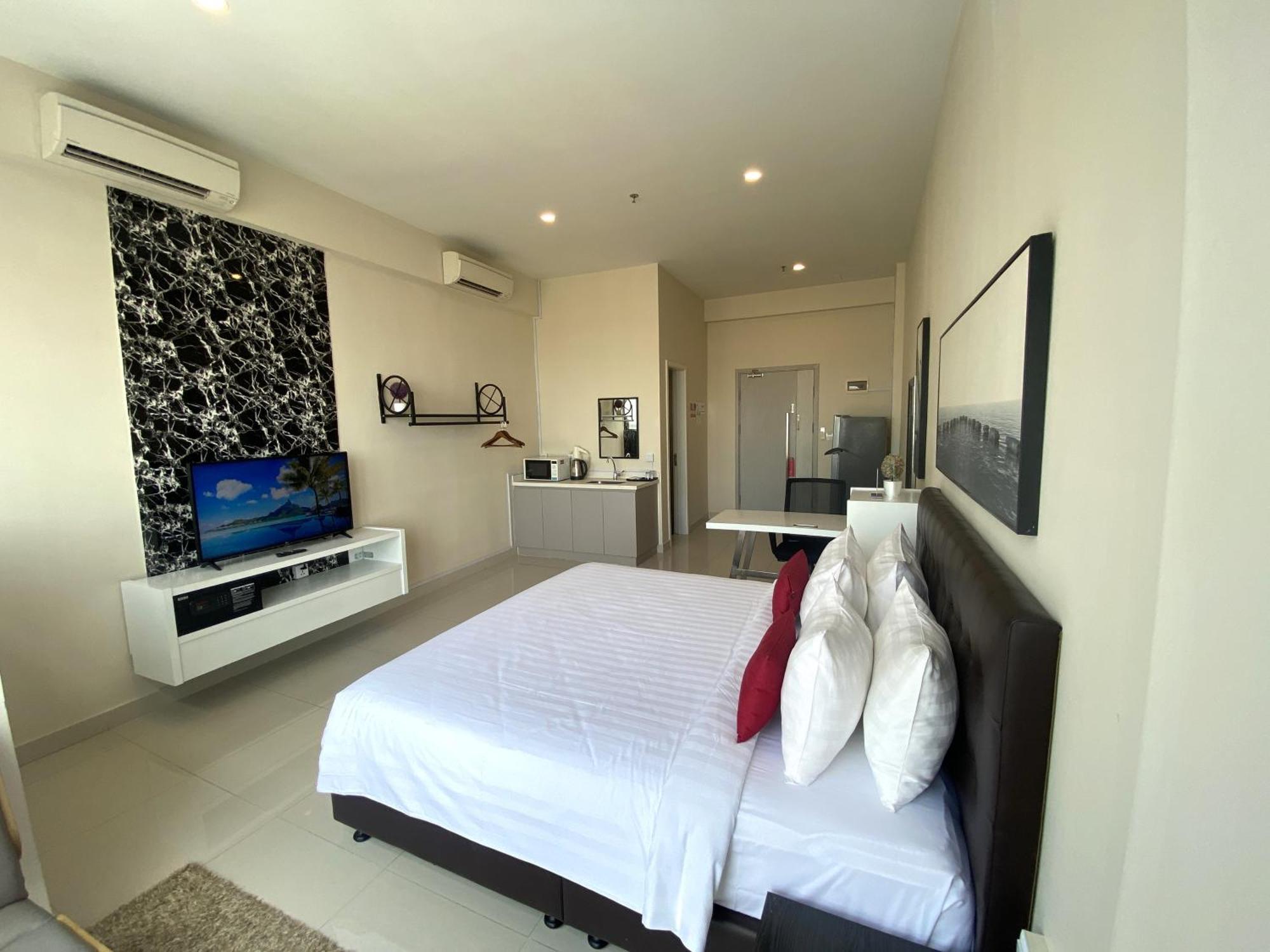 The Bridge Club Hotel Phnom-Penh Buitenkant foto