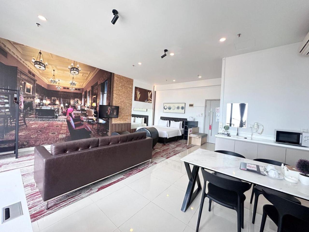 The Bridge Club Hotel Phnom-Penh Buitenkant foto